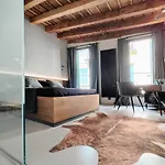 Officine Cavour Casa Dei Leoni Centro Storico Apartamento *