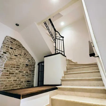 Officine Cavour Casa Dei Leoni Centro Storico Apartman *