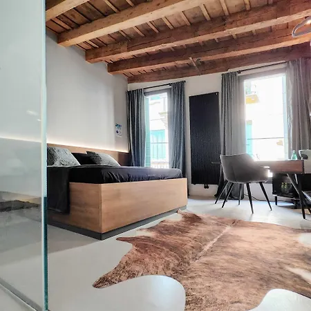 Officine Cavour Casa Dei Leoni Centro Storico Apartman *