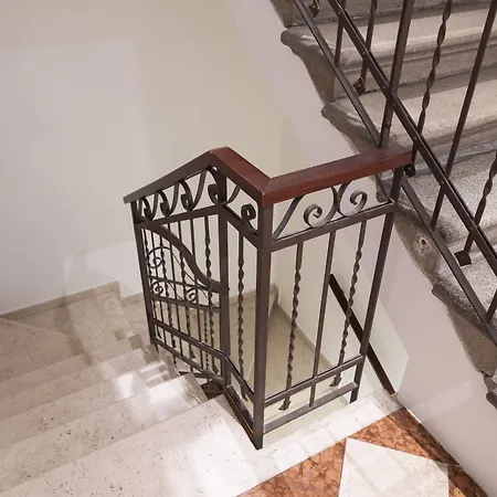 Officine Cavour Casa Dei Leoni Centro Storico Apartment *